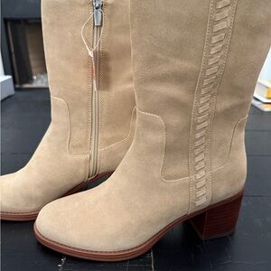 Vince CamutoWomen's Tan Suede Boots
